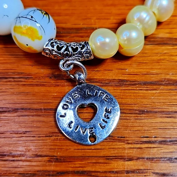 NWT Lemon Freshwater Pearls and Artisan Glass Beads Stretch Bracelet - Picture 2 of 4